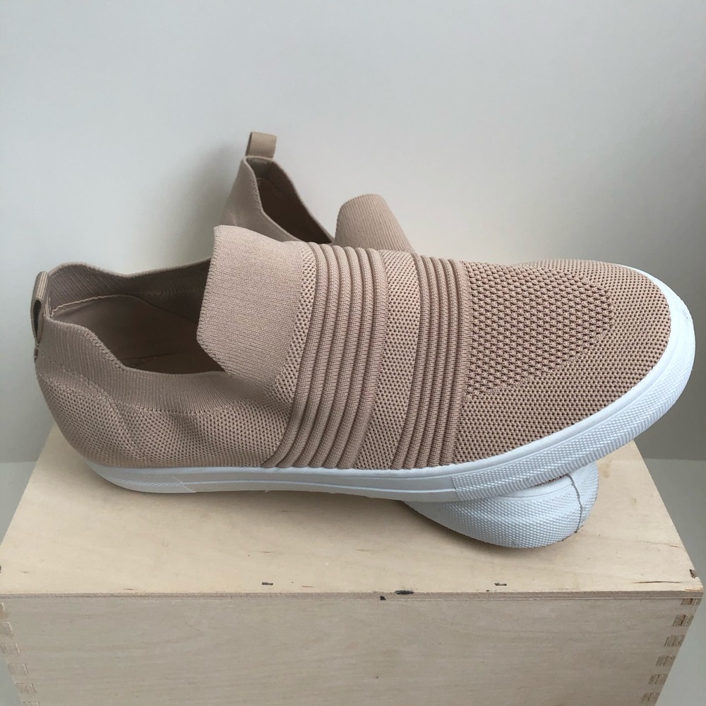 R2 Blush Slip On Shoes, Women’s Size 11